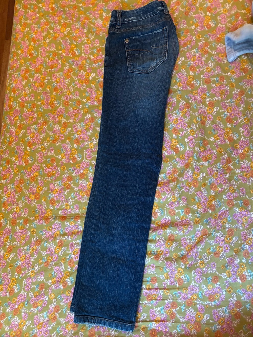 DKNY Petites Women’s Y2K Dark Wash Straight-Leg Jeans